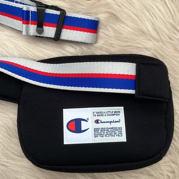 Champion multipurpose belt bag with adjustable strap and buckle - Picture 2 of 4